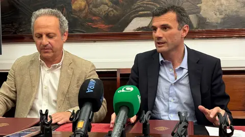 El alcalde de C&aacute;diz, Bruno Garc&iacute;a, durante la firma del convenio | Rafa Dom&iacute;nguez