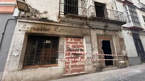 Edificio abandonado en la calle Bizcocheros de Jerez