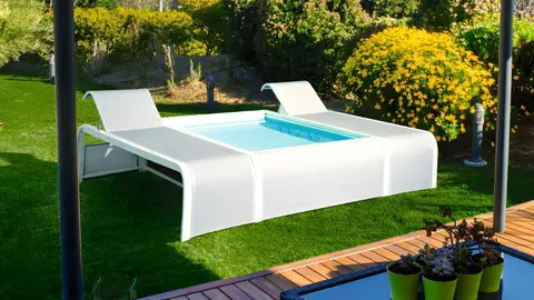 Piscina mariposa con tumbonas GRE de Leroy Merlin
