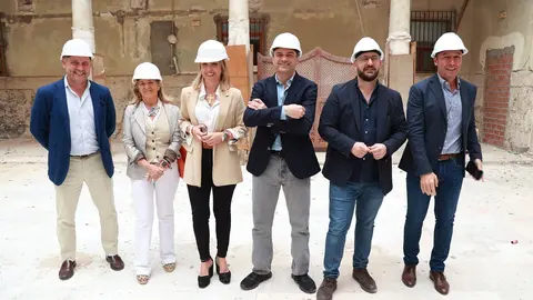 Visita de las autoridades al edificio del antiguo instituto del Rosario de C&aacute;diz