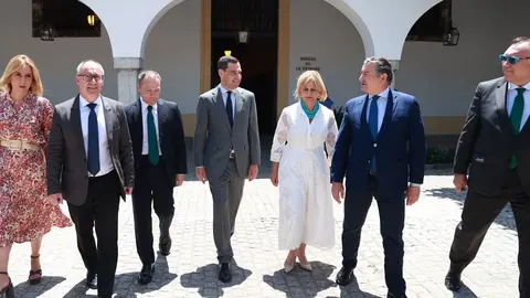 Juanma Moreno ha destacado el potencial del sector vitivin&iacute;cola andaluz | Cristo Garc&iacute;a