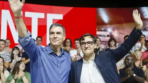 Pedro S&aacute;nchez, junto a Salvador Illa