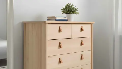 C&oacute;moda BJ&Ouml;RKSN&Auml;S de Ikea