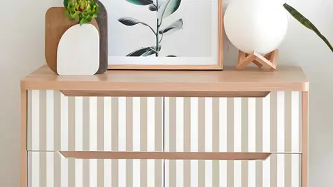 Papel pintado autoadhesivo LITTLE STRIPES de Maisons du Monde