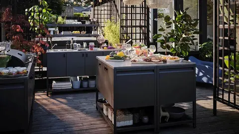 Barbacoa de carb&oacute;n Batskar de IKEA