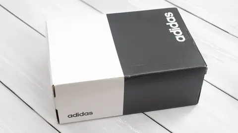 Caja de Adidas
