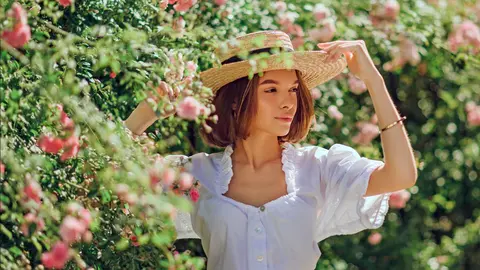 La camisa blanca y otras 3 blusas de Zara se convierten en los b&aacute;sicos favoritos para el verano