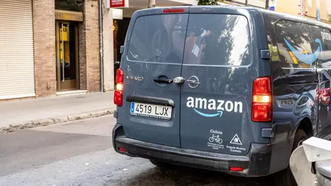 Furgoneta de reparto de Amazon en Barcelona