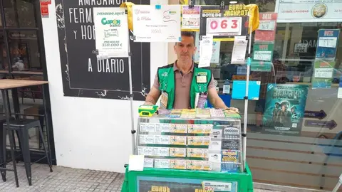 Pedro Fern&aacute;ndez, el vendedor que reparti&oacute; los cupones premiados