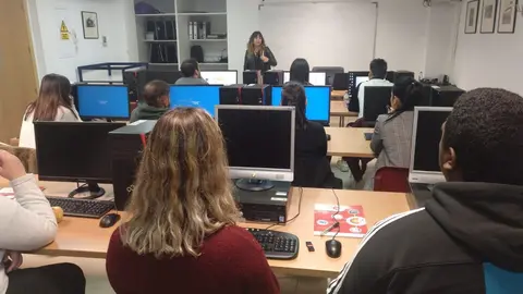 La Junta de Andaluc&iacute;a ha puesto el foco de sus medidas en los j&oacute;venes