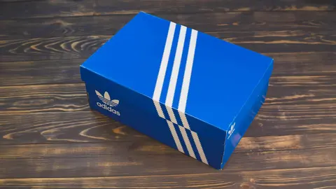 Caja de zapatillas Adidas - EM