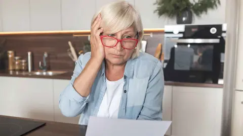Una pensionista preocupada por el estado de su pensi&oacute;n de viudedad