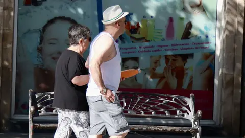 Personas paseando por Jerez | Cristo Garc&iacute;a