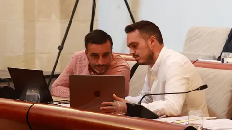 Jos&eacute; Antonio D&iacute;az y Jes&uacute;s Alba en un Pleno | Cristo Garc&iacute;a