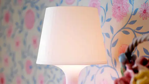 L&aacute;mpara de mesa LAMPAN de Ikea