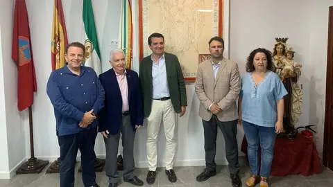 Jos&eacute; Mar&iacute;a Bellido, alcalde de C&oacute;rdoba, en el centro de la imagen