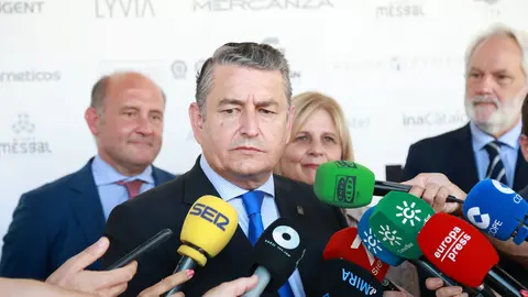 El Consejero Antonio Sanz en una atenci&oacute;n a los medios | Cristo Garc&iacute;a