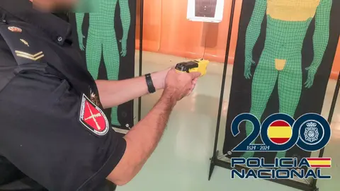 Pistola el&eacute;ctrica Taser de dotaci&oacute;n