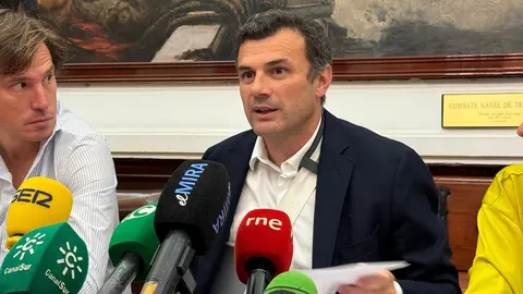 Bruno Garc&iacute;a ha abordado la problem&aacute;tica de las viviendas vac&iacute;as en C&aacute;diz | Rafa Dom&iacute;nguez