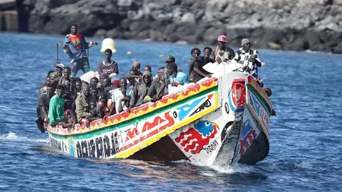Llega cayuco con 170 personas migrantes a bordo al puerto Restinga de la isla de Hierro