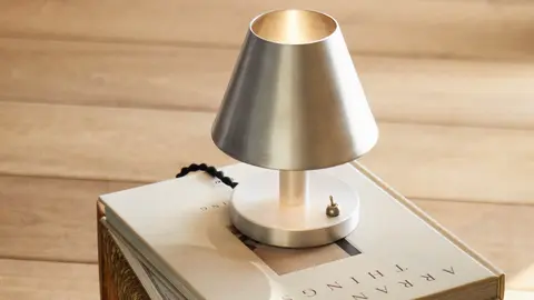 L&aacute;mpara estilo industrial Zara Home