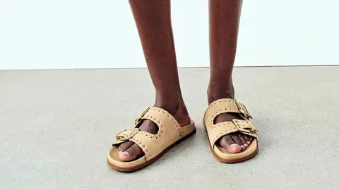 Las c&oacute;modas sandalias con hebillas de Zara