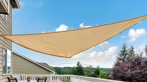Toldo vela triangular para terrazas Outsunny de Decathlon