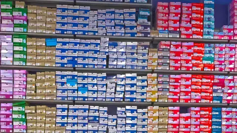 Almac&eacute;n de cajas de calzado Skechers