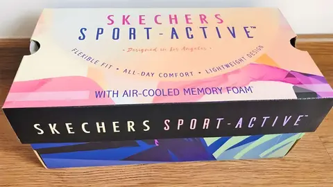 Caja de c&oacute;modas zapatillas Skechers