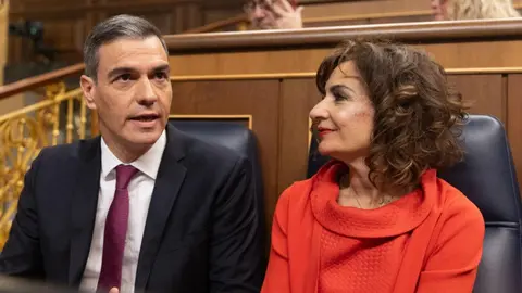 Pedro S&aacute;nchez, junto a Mar&iacute;a Jes&uacute;s Montero