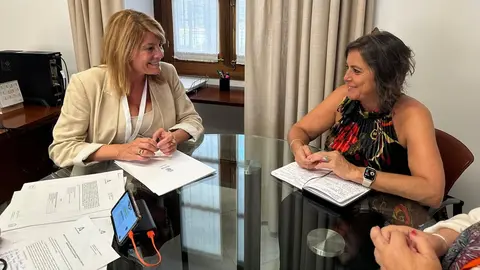 La alcaldesa Pilar Miranda, junto a la consejera Catalina Garc&iacute;a