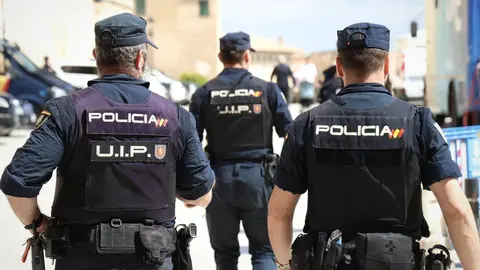 Agentes de Polic&iacute;a Nacional