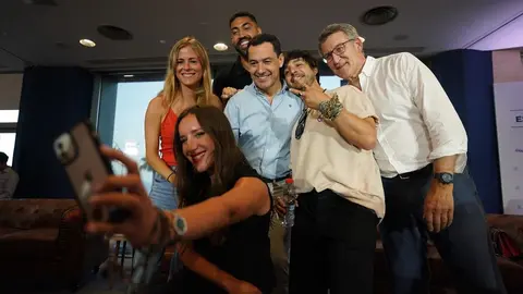 Juanma Moreno ha participado en un acto con Feij&oacute;o en Torremolinos