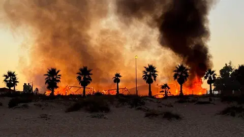 Incendio en el chiringuito El Arenal