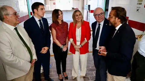 Marifr&aacute;n Carazo, en el centro de la imagen junto a la consejera Roc&iacute;o Diez