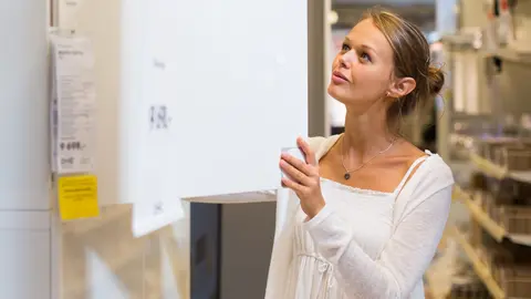 Clienta en tienda IKEA