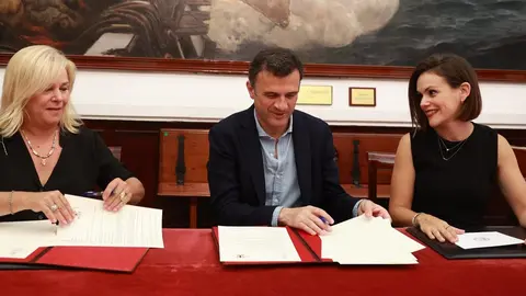 Bruno Garc&iacute;a, durante la firma del convenio en C&aacute;diz