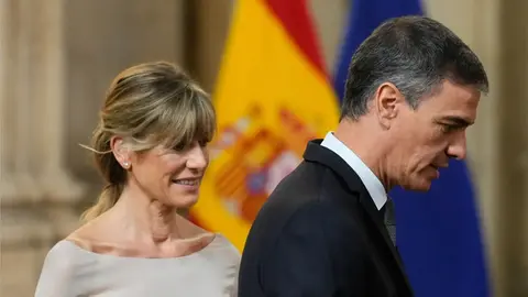 Pedro S&aacute;nchez, junto a su mujer Bego&ntilde;a G&oacute;mez