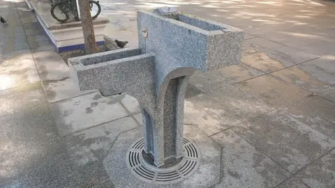 Una fuente en la plaza Mina, lugar donde se pondr&aacute; en uso uno de los pozos