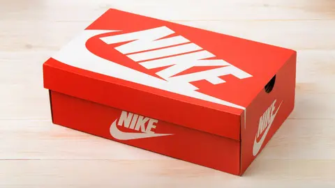 Caja roja de Nike