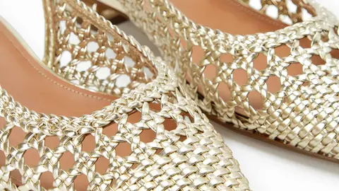 Zapatos de sal&oacute;n destalonados en textil trenzado de El Corte Ingl&eacute;s