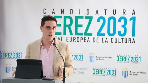 Jaime Espinar presenta la Zona de Bajas Emisiones (ZBE) en Jerez | Cristo Garc&iacute;a