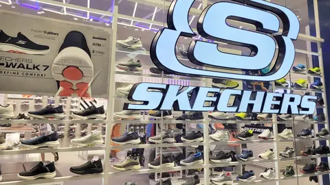 Escaparate de tienda Skechers