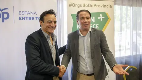 Agust&iacute;n Gonz&aacute;lez, alcalde de Ja&eacute;n, a la izquierda de la imagen