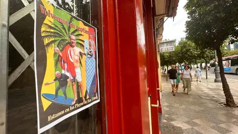 Cartel de la Moderna de cierre por vacaciones