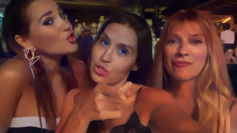 Susana Saborido y Laura Gallego en el concierto de Luis Miguel en Marbella | Instagram