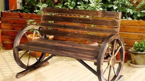 Banco de madera para exteriores Outsunny de Amazon