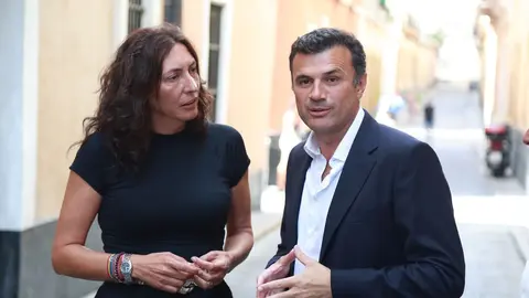 La consejera de Asuntos Sociales, Loles L&oacute;pez, junto al alcalde de C&aacute;diz Bruno Garc&iacute;a | Cristo Garc&iacute;a