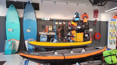 Vista interior de la tienda Decathlon