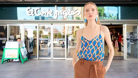 Pantal&oacute;n recto de mujer con cintur&oacute;n y aberturas de Lola Casademunt